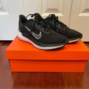 Women’s Nike air winflo 8, size 8.5, black